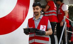 Türk Kızılay'dan Kahramanmaraş'ta depremzedelere iftar