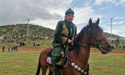 Safkan Arap Atları Kıyasıya Yarıştı