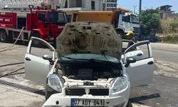 Alanya'da akaryakıt istasyonundaki otomobilde çıkan yangın söndürüldü