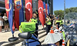 Hatay'da motosiklet ve bisiklet sürücülerine reflektif yelek dağıtıldı