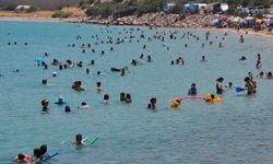 Mersin'deki plajlar, bayram tatilini denizde geçirmek isteyenleri ağırlıyor