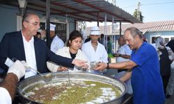 Antakya'da vatandaşlara aşure ikram edildi