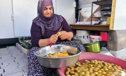 Doğanşehirli kadınlar kayısıyı reçele dönüştürüyor