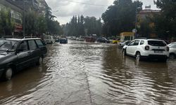 Isparta'da sağanak hayatı olumsuz etkiledi