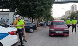 Adana'da yayalara yol vermeyen sürücülere ceza kesildi