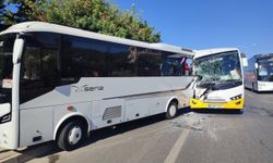 Alanya'da iki tur midibüsünün çarpıştığı kazada 12 kişi yaralandı