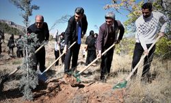 Malatya'da Cumhuriyet Bayramı dolayısıyla fidan dikimi yapıldı