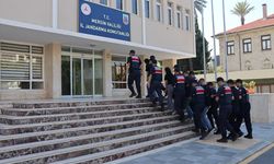 Mersin'de silah zoruyla alıkonulan kişinin gasbedildiği iddiasına 2 tutuklama