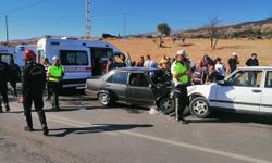 Kahramanmaraş’ta iki otomobil kafa kafaya çarpıştı: 6 yaralı