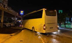 Antalya'da tur otobüsü ile çarpışan otomobilin sürücüsü öldü