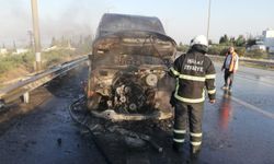 Hatay'da seyir halindeki minibüste çıkan yangın söndürüldü