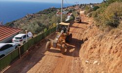 Kaş Belediyesi yol yapım çalışmalarını sürdürdü