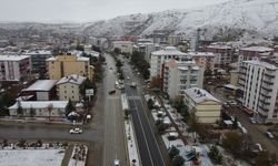 Malatya'nın Darende ilçesinde kar yağışı etkili oluyor