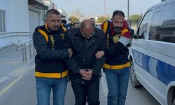 Adana'da evlerinde ruhsatsız 12 silah ele geçirilen 2 kardeş tutuklandı