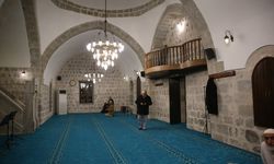 Hatay'da deprem sonrası restorasyonu tamamlanan cami ibadete açıldı