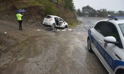 Bozyazı'da kontrolden çıkan otomobilin sürücüsü yaralandı