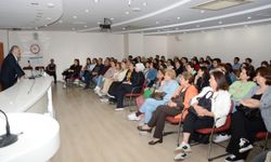 Adana'da eczacılara güncel obezite tedavisi anlatıldı