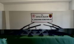Alanya'da silah kaçakçılığı operasyonunda yakalanan 17 zanlıdan 2'si tutuklandı