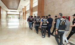 Antalya'da kiraladıkları araçları internet üzerinden satan 4 kişi tutuklandı