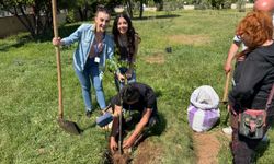 Antalya'da öğrenciler "Sevgi Kök Salsın" projesiyle otizme dikkat çekti