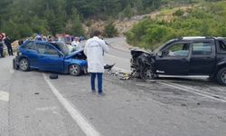 Antalya'da pikap ve otomobilin çarpıştığı kazada 1 kişi öldü, 3 kişi yaralandı