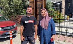 Antalya'da, turist bulduğu telefonu sahibine teslim etti