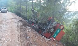 Antalya'da yangına giden arazöz devrildi