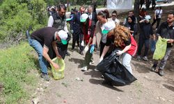 Burdur'da "Orman Benim" kampanyası kapsamında temizlik çalışması yapıldı