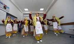 Depremzede öğrenciler yeni okullarında açılan kurslarla sosyalleşiyor