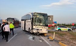 GÜNCELLEME - Isparta'da yolcu otobüsü ile tur otobüsünün çarpıştığı kazada 28 kişi yaralandı