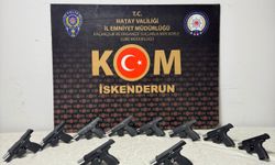 Hatay'da minibüste 10 ruhsatsız tabanca ele geçirildi