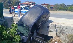 Samandağ'da menfeze düşen otomobil sürücüsü yaralandı