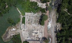 Olympos Antik Kent'te ziyarete ilk kez açılan kaya mezarları gezi rotasına dahil edildi