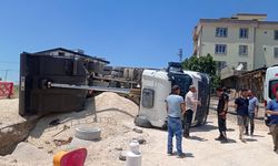 Kahramanmaraş’ta tır devrildi sürücüsü yaralandı