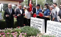 Adana'da Demokrasi ve Milli Birlik Günü dolayısıyla şehitlikler ziyaret edildi