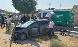 Mersin'de tıra çarpan otomobildeki 1 kişi öldü, 3 kişi ağır yaralandı