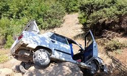 Adana'da şarampole devrilen otomobildeki 2 kişi yaralandı