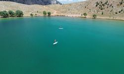 Antalya'nın kavurucu sıcaklarında Uçarsu Şelalesi serinlemek isteyenlerin adresi oldu