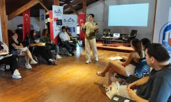  İsveç Milletvekili Castro, gençlerle Efes Selçuk’ta Buluştu