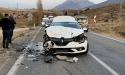 Kahramanmaraş'ta iki otomobilin çarpıştığı kazada 4 kişi yaralandı