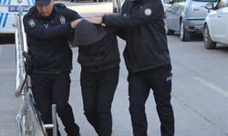 Adana'da otobüs şoförü motosiklet sürücüsü kadını darbettiği iddiasıyla gözaltına alındı