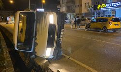 Antalya'da taksi ile kamyonetin karıştığı kazada 2 kişi yaralandı