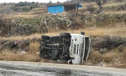 Burdur'da minibüsün şarampole devrildiği kazada sürücü yaralandı
