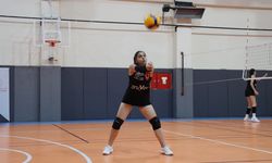 Hukuk öğrencisi genç voleybolcu Yaren, hem parkede hem adliyede başarı hedefliyor