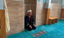 Isparta'da 35 yıldır aynı camide görev yapan imam gönüllere dokunuyor