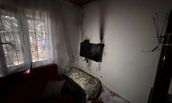 Karamanlı'da bir eve yıldırım düştü