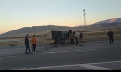 Malatya'da otomobille minibüsün çarpıştığı kazada 2 kişi yaralandı