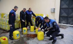 Mersin'de içine su karıştırılmış 3 bin 650 bidon ayçiçeği yağı ele geçirildi