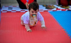 Osmaniye'de bebek emekleme yarışması düzenlendi