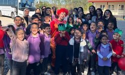 Osmaniye'de üniversite öğrencileri köy okulunda şenlik düzenledi